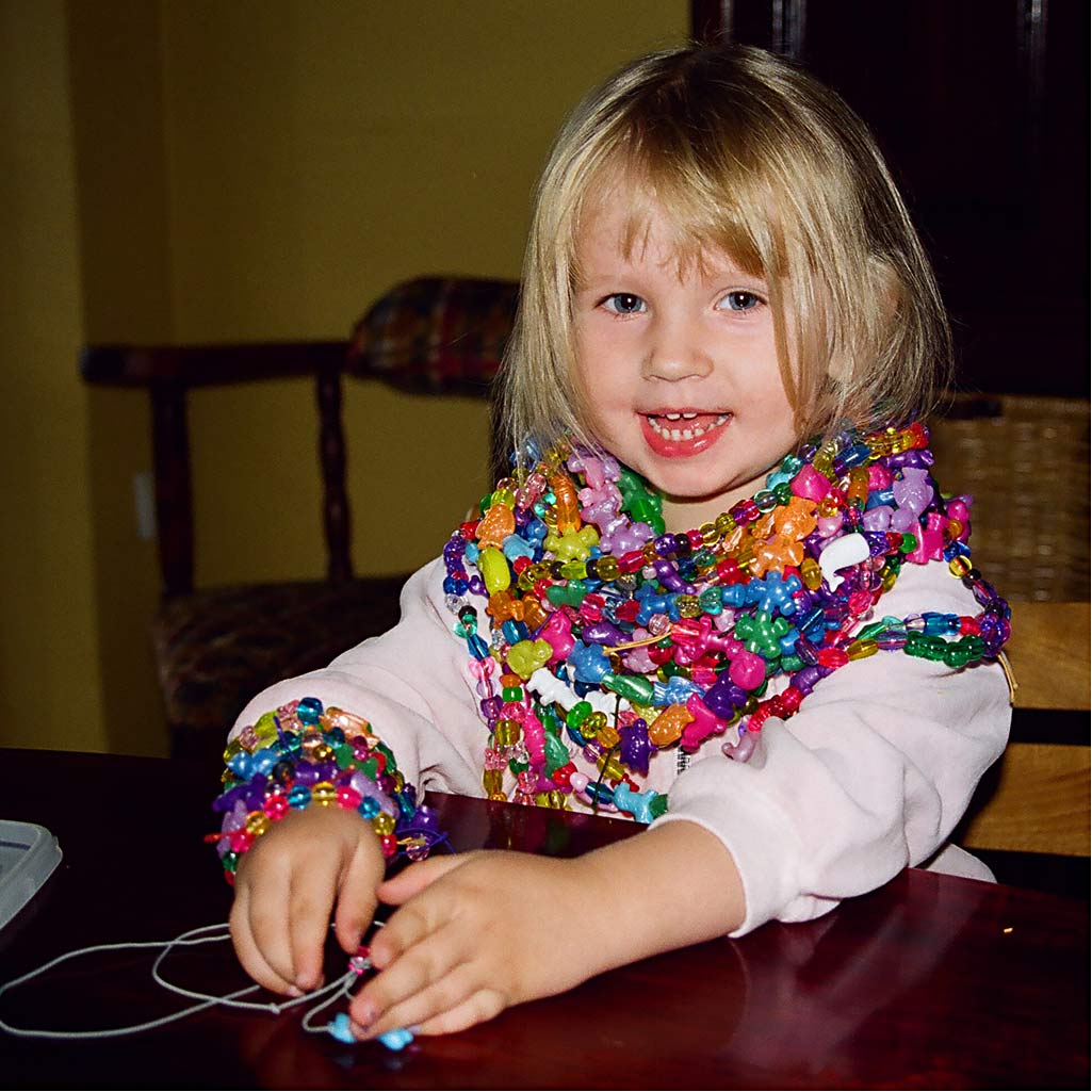 Kunststoffperlen, Größe 6-20 mm, Lochgröße 1,5-6 mm, ca. 8100 Stk, 3000 g, 5700 ml/ 1 Eimer [HOB-61805]